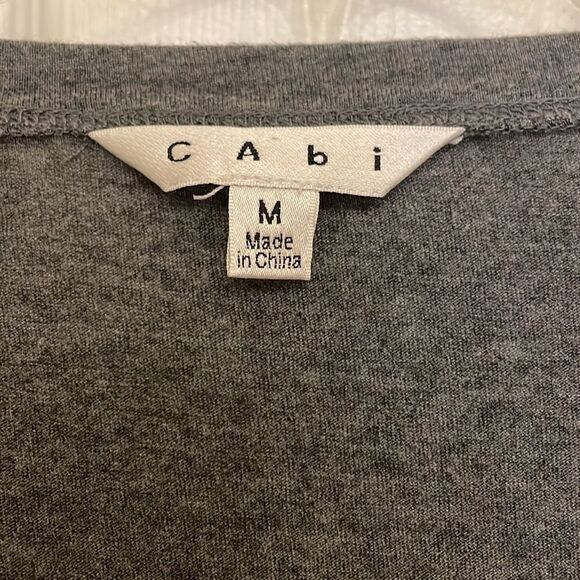 ✨CAbi #250 Gray Shark Bite Tunic Top - Picture 2 of 8